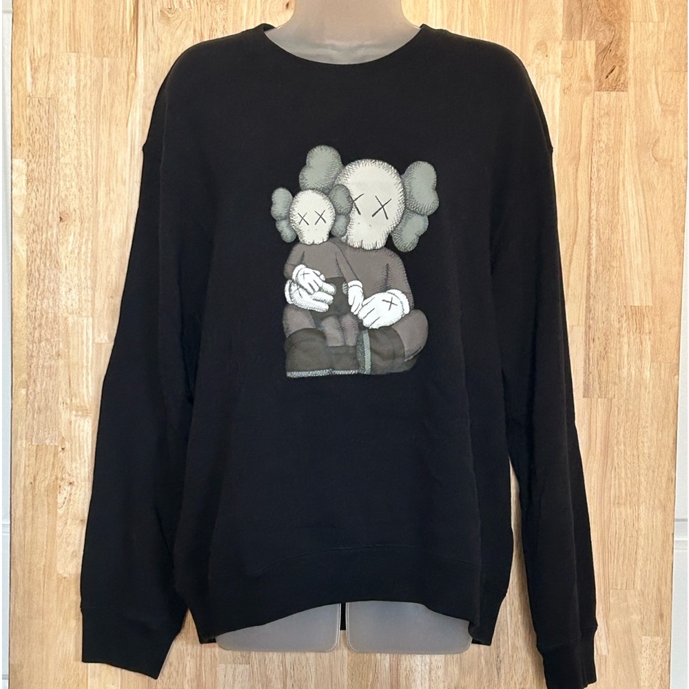 Limited Edition Uniqlo X KAWS Companion Sweatshirt, sz. M
